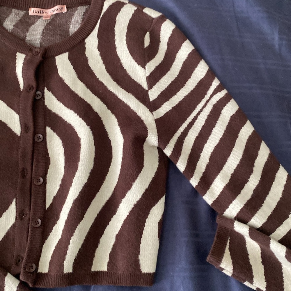 Bailey Rose Cropped Button-Up Cardigan - Small - Picture 6 of 11
